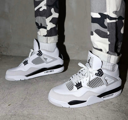 Air Jordan 4 'military black'