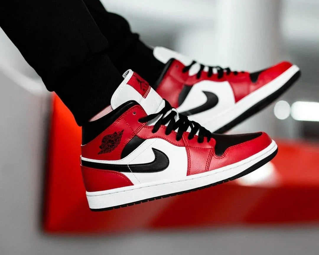 Jordan 1 Mid 'Chicago Toe'