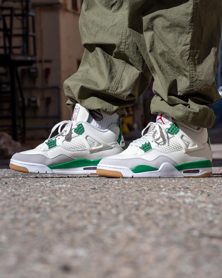 Air Jordan 4 'Retro SB Pine Green'